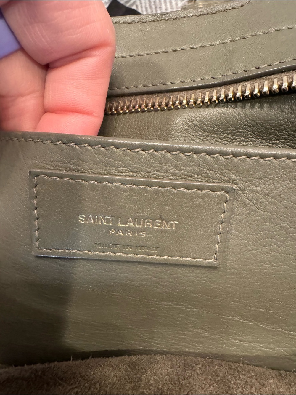 SAINT LAURENT Calfskin Baby Monogram Downtown Cabas Earth
Saint Laurent - Picture 10 of 12